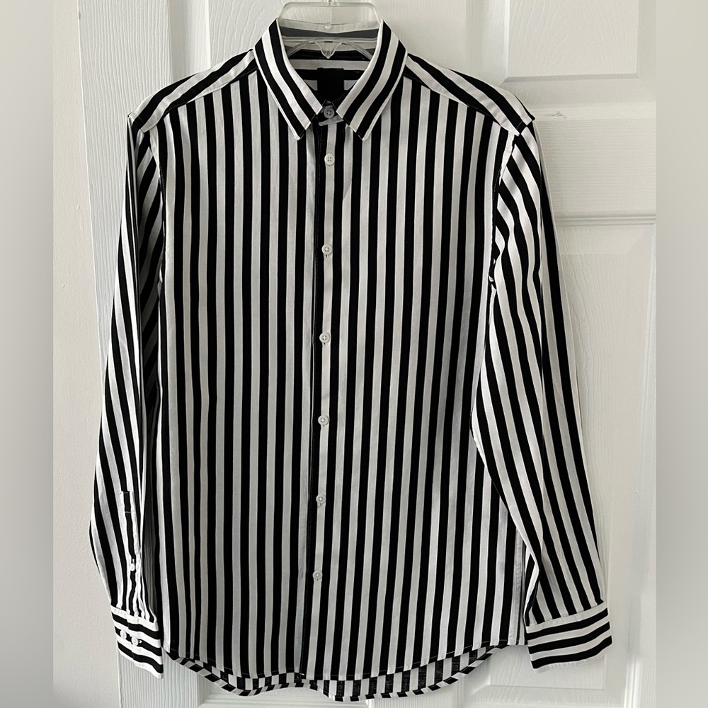 H&M black and white striped long sleeve shirt